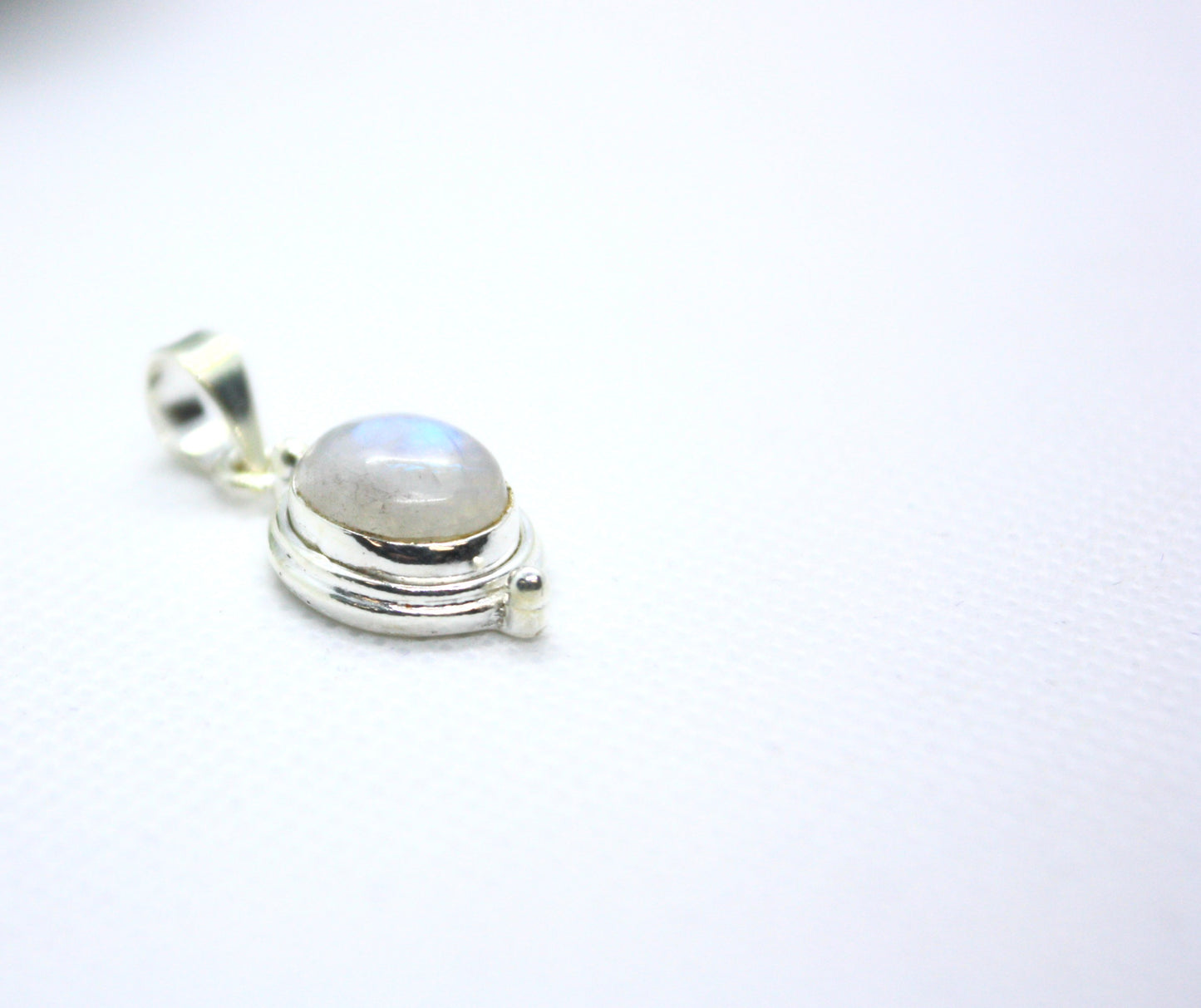 Moonstone Sterling Silver Pendant. kraftymother.com