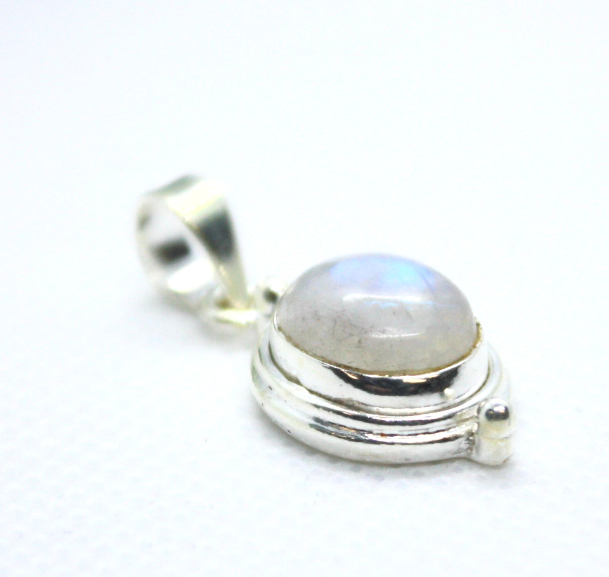 Moonstone Sterling Silver Pendant. kraftymother.com