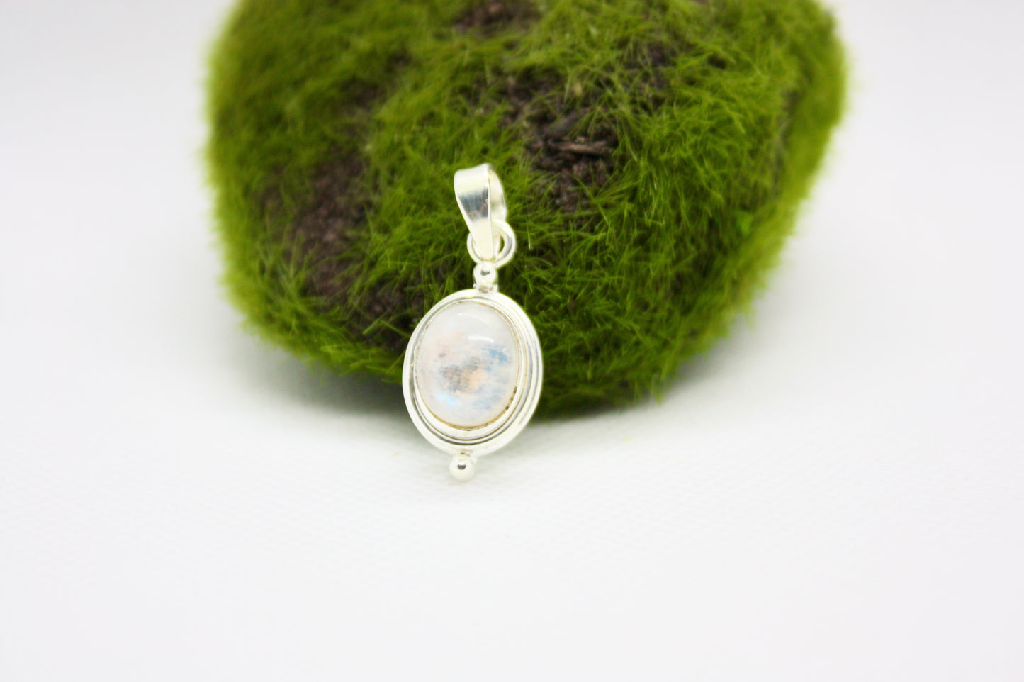 Moonstone Sterling Silver Pendant. kraftymother.com