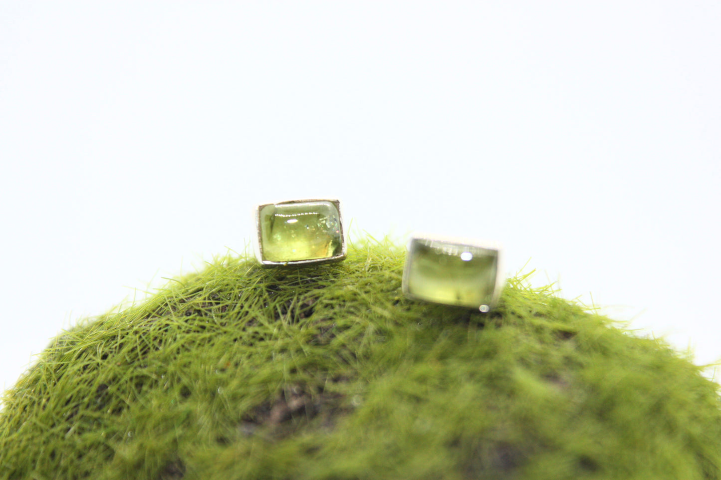 Peridot Sterling Silver Earrings 0.3" kraftymother.com