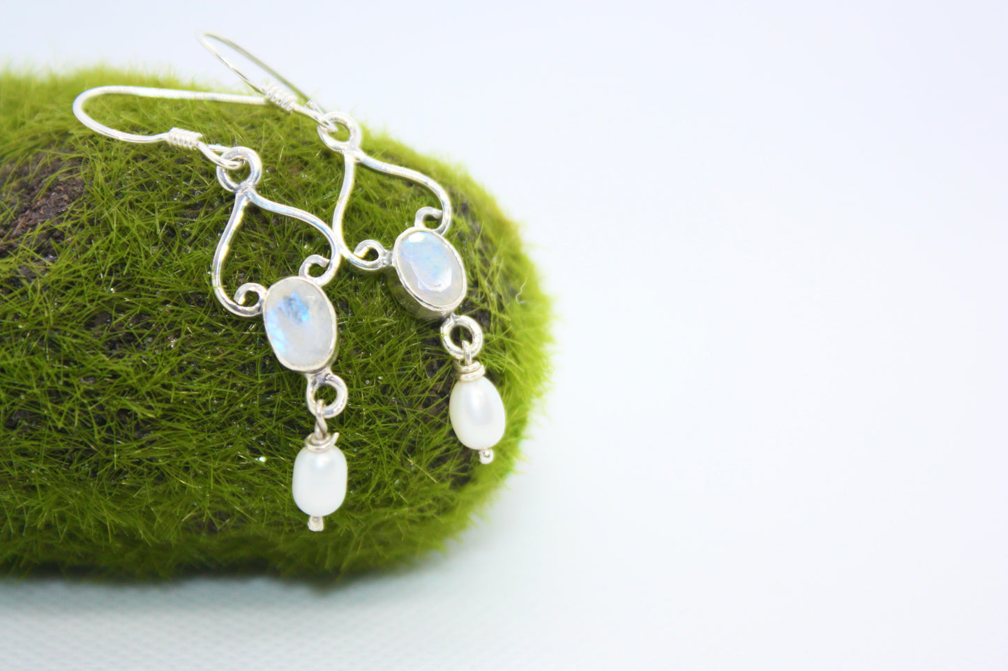 Moonstone and Pearl bead Sterling Silver Earrings. kraftymother.com