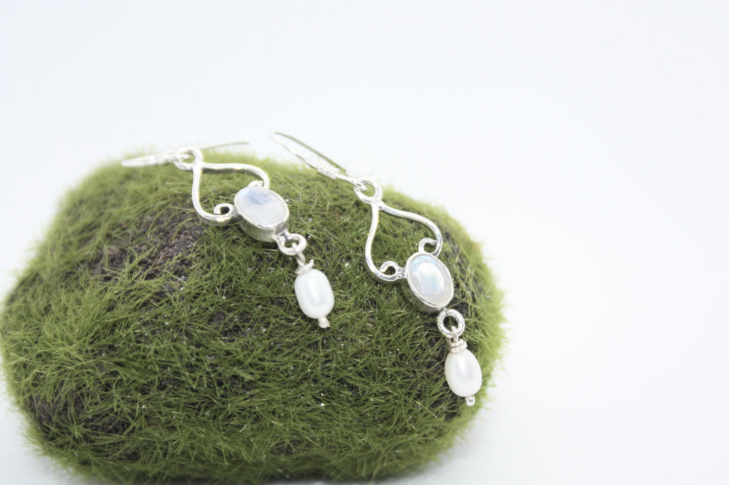 Moonstone and Pearl bead Sterling Silver Earrings. kraftymother.com