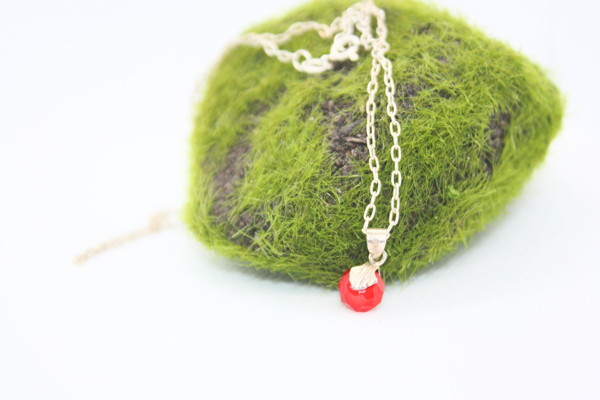 red minimalist charm sterling silver necklace kraftymother.com